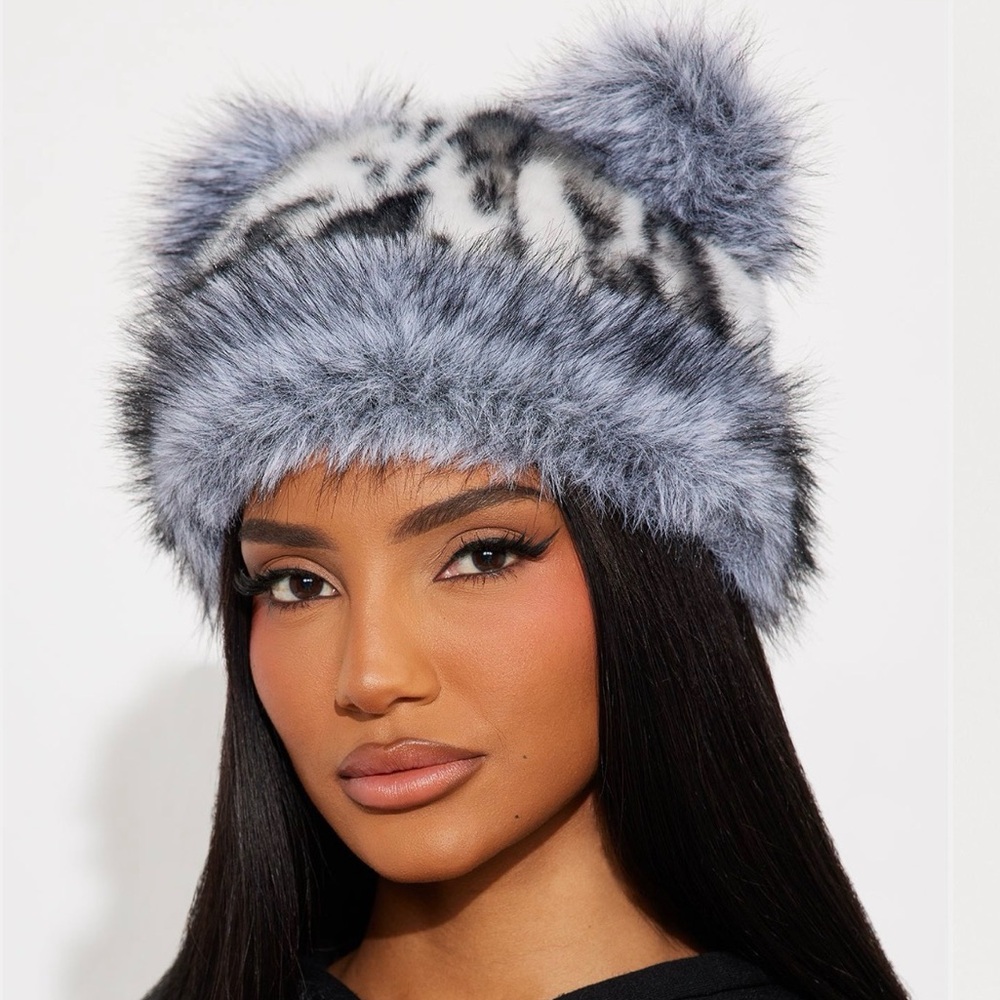 Fashion Nova Faux Fur Hat in Black and Gray